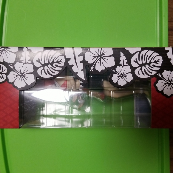 Harley Quinn Hula Girl - Picture 3 of 4